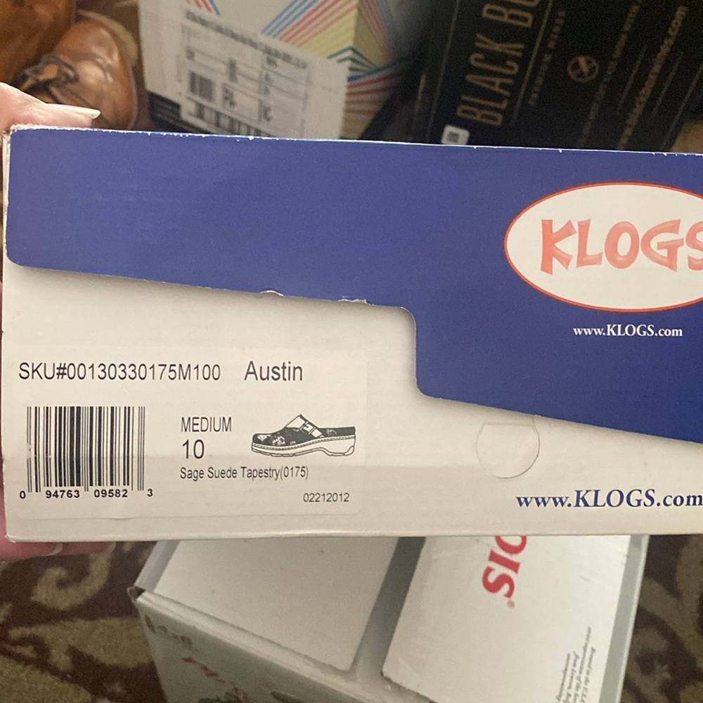 Klogs - Picture 2 of 7